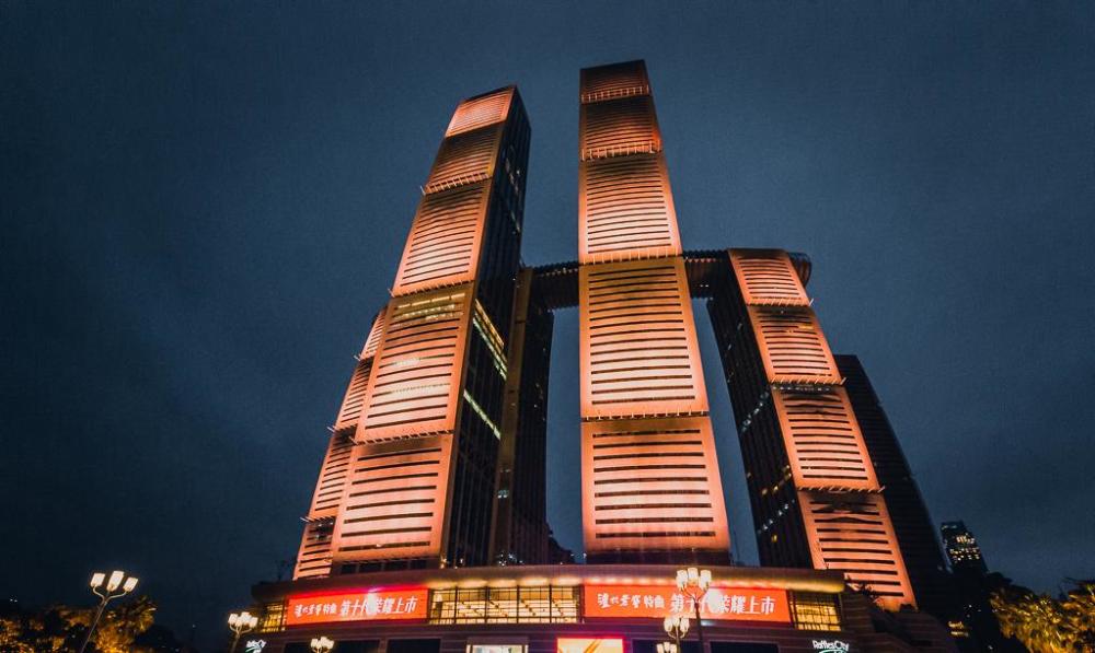 重庆最土豪地标,据说投资超过240亿,建成之后一直争议不断