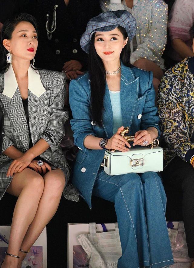 马苏的身材挺占便宜,就算旁边坐着范冰冰,也能凭"奶棒腿"抢镜