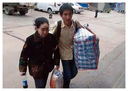 13年前，“贵州孝子”刘秀祥背着母亲上大学，如今他怎么样了？