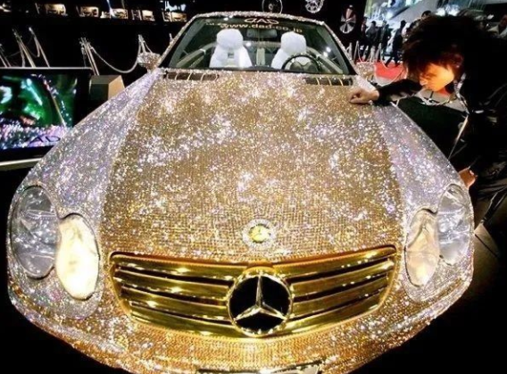 印度首富给妻子定制奔驰车 车身镶嵌30万颗真钻石_腾讯新闻