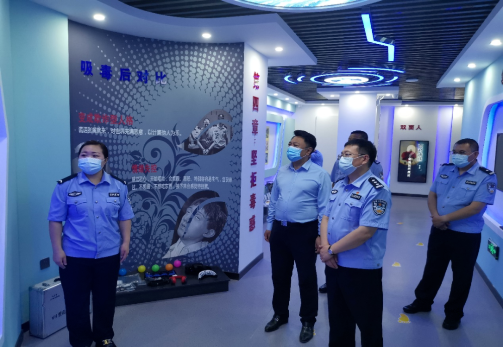 8月17日,依兰县副县长董威江,副县长司东波到依兰县禁毒教育基地检查