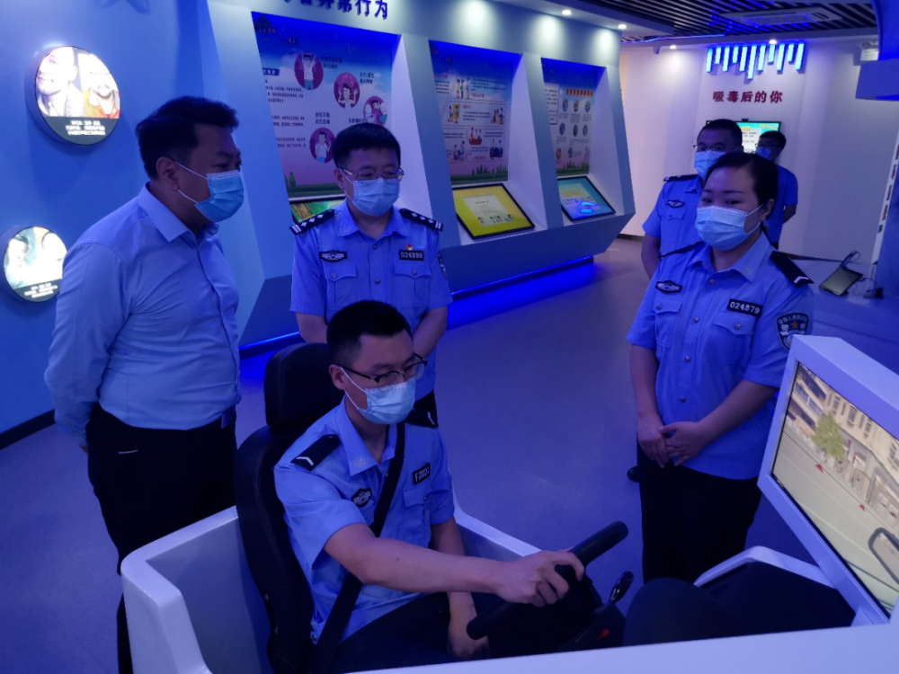 8月17日,依兰县副县长董威江,副县长司东波到依兰县禁毒教育基地检查