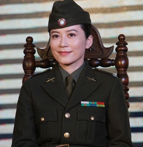 闫妮当过兵的闫妮.29. 林青霞穿上军装能呈现不同的美.