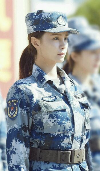 40位女明星军装照:赵丽颖金晨英气逼人,热巴娇俏,景甜青春可人