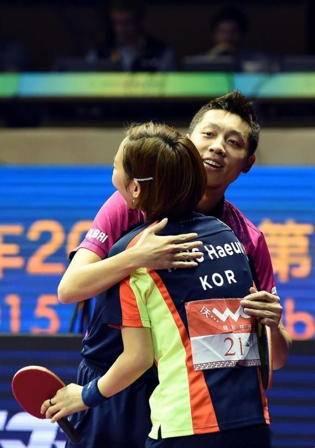 冰火两重天许昕前搭档无缘亚锦赛而樊振东的迷妹搭上末班车