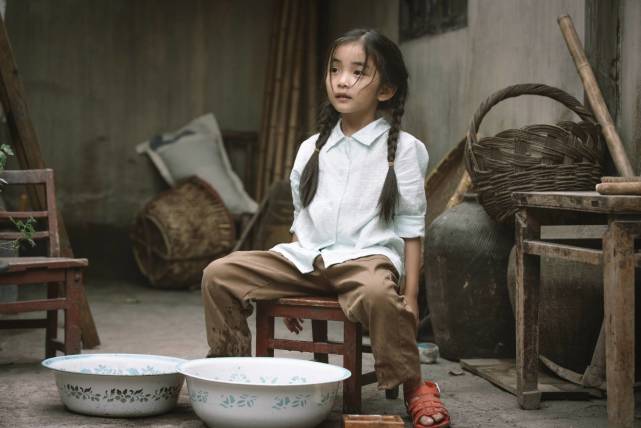 《乔家的儿女》首播引热议 乔三丽童年饰演者李洛伊再次顶流 圈内人