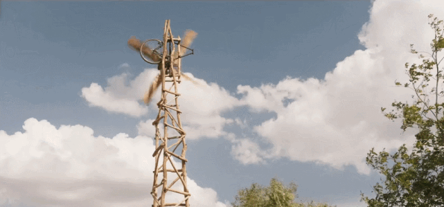 豆瓣8.2分,真人真事改编,他用一辆自行车救了一个国家