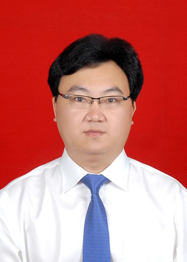 接受陈黎辞去兴国县人民政府县长职务的请求;兴国县第十八届人民代表