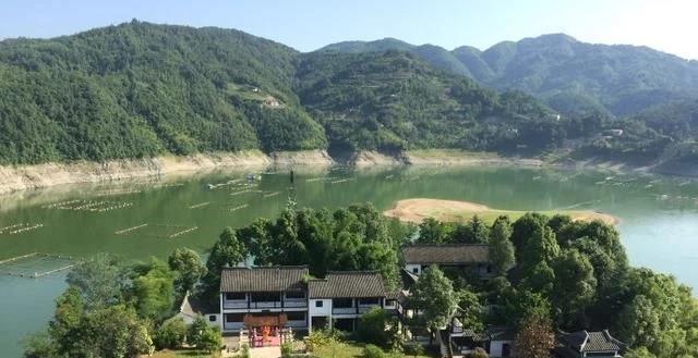 安康瀛湖西北最大的淡水湖南水北調中線工程的重要水源地