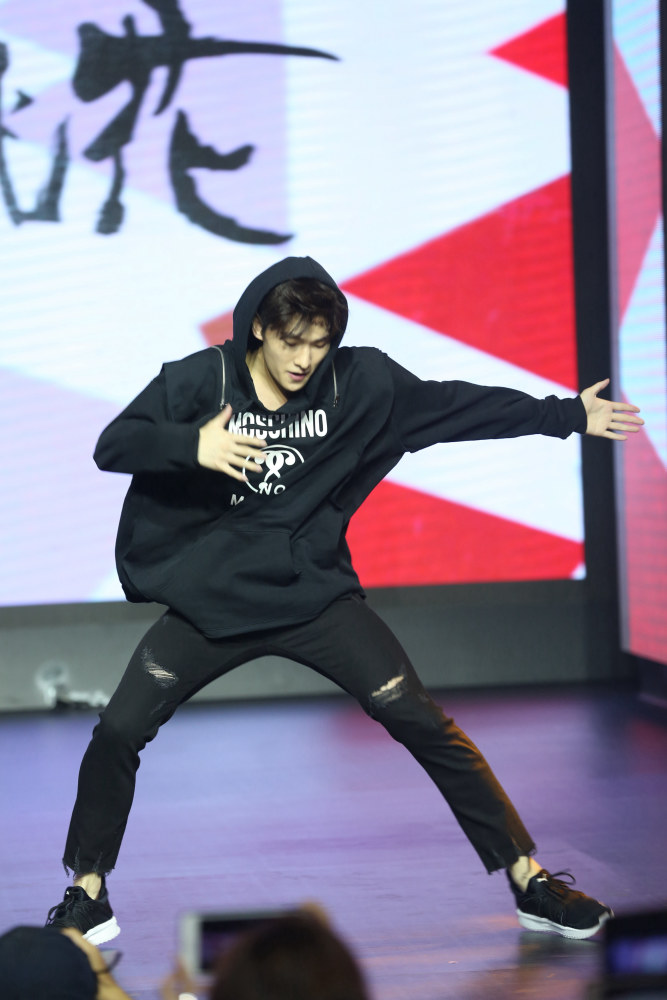 杨洋微博"考古"后续,29.94岁少年"羊"_腾讯新闻