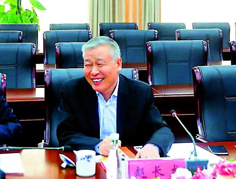 旗下恒大地产集团进行相关工商登记变更董事长由许家印变更为赵长龙