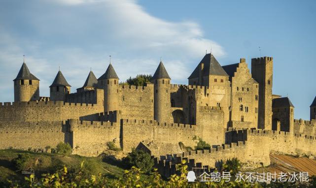 带你去看看欧洲现存最大的中世纪城堡