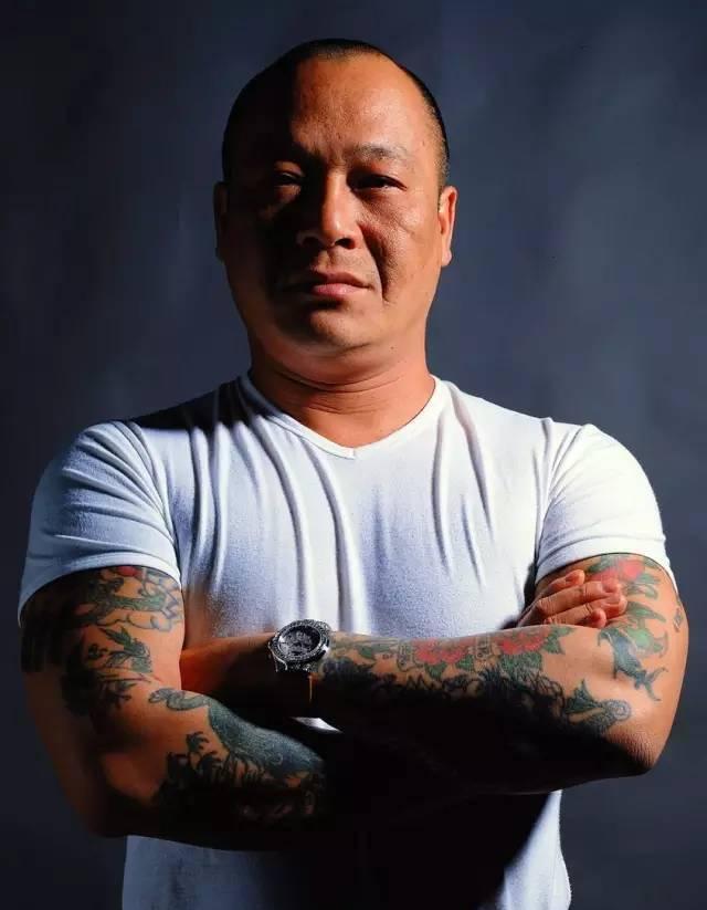 打开腾讯新闻,查看更多图片 >近两年的时间,陈惠敏与吴志雄曾有过多次