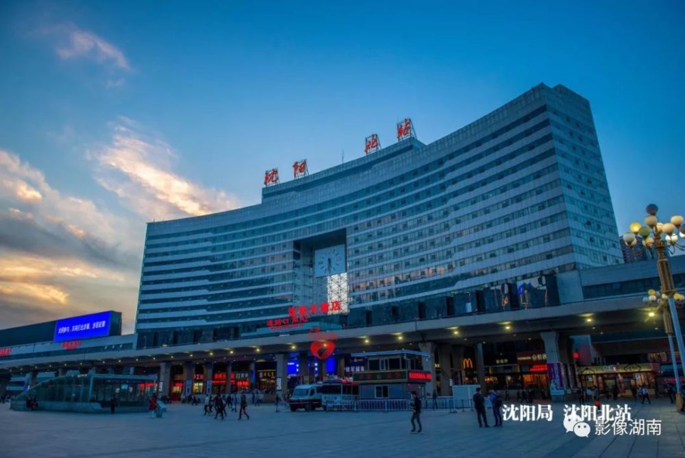 湖南摄影师跨越整个中国记录下火车站的美景