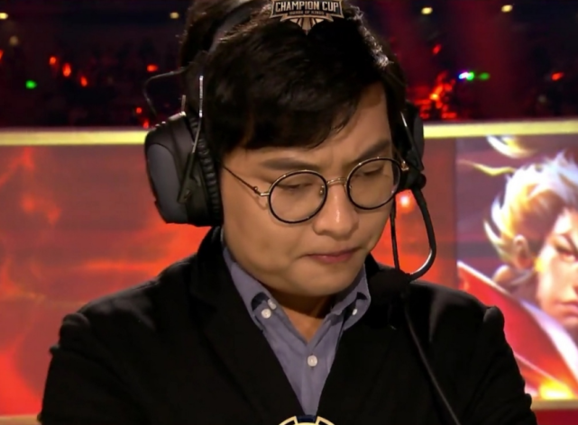 ag张角官宣引咎辞职,主动承担世冠失利主要责任,月光暗示新教练人选