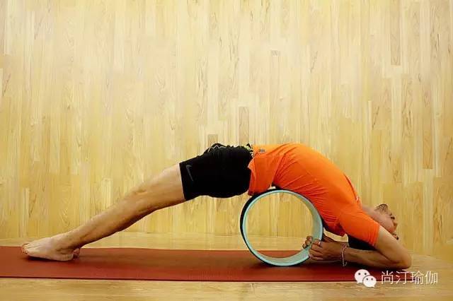 瑜伽轮详解|适合初学者的六个角式_腾讯新闻