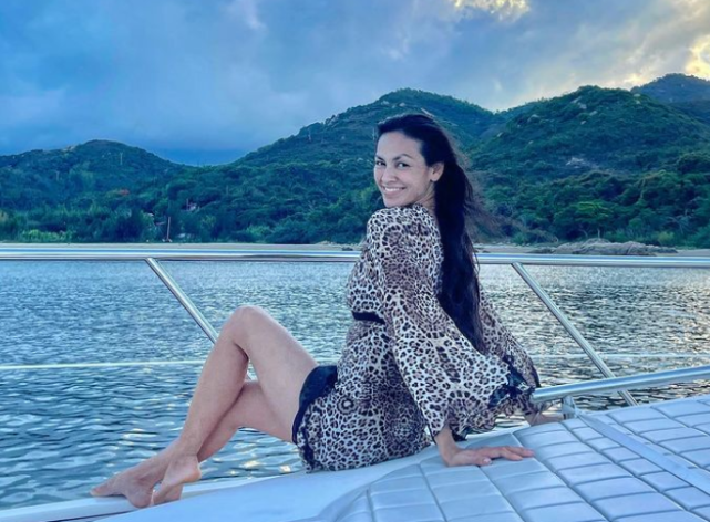 恭喜!39岁名模虹萱嫁印度富商7年,开心宣布怀上二胎,胎儿21周