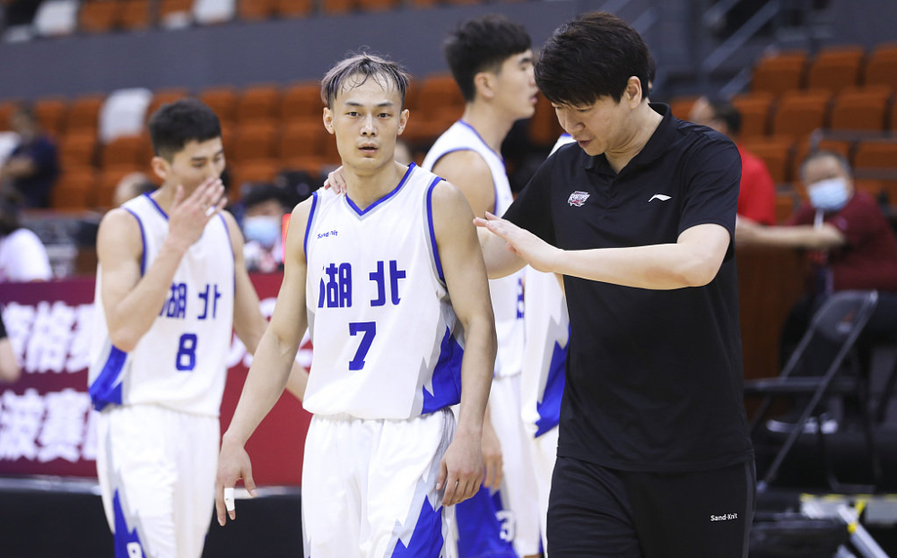 全运会男篮!汤神率队出征,湖北男篮拒绝垫底,保六争四