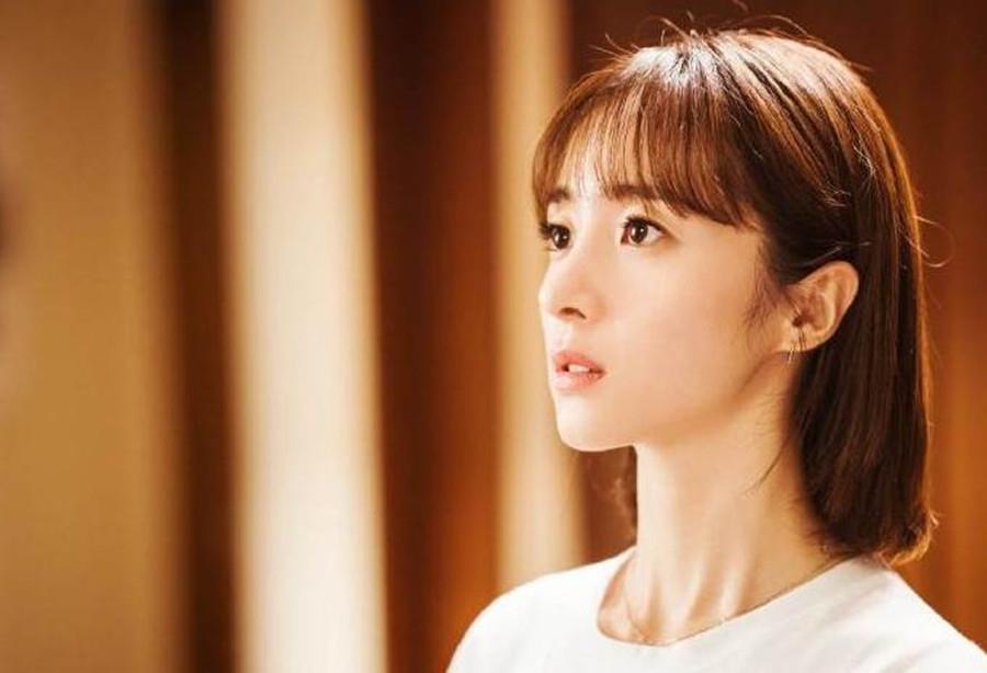 从选角上来说,胡冰卿与张一山的搭配让人有种出其不意的感觉,两人看