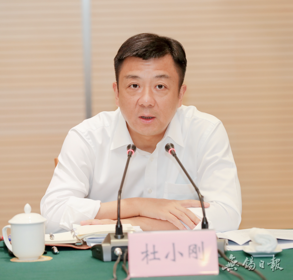 关爱尊重企业家政企同心开新局杜小刚主持召开企业家座谈会