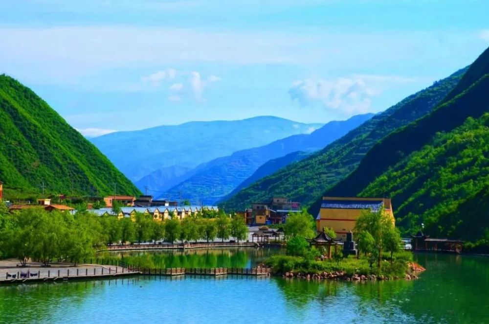 在官鹅沟的幽幽山谷里,感受初秋之美～_腾讯新闻