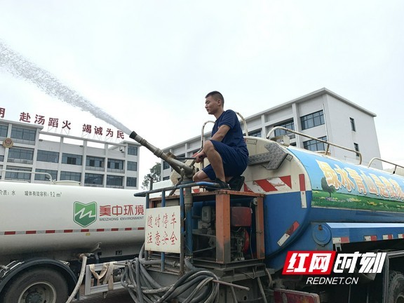 洒水车排行_解放J6洒水车价格大量洒水车现车厂家直销