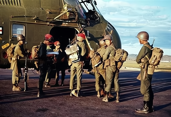 原版的"西贡时刻"更惨!46年前,美国是如何狼狈离开越南的_腾讯新闻