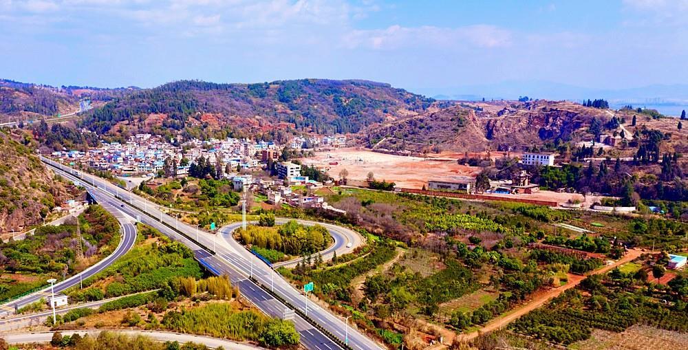 航拍昆明滇池环湖南路最美水上公路