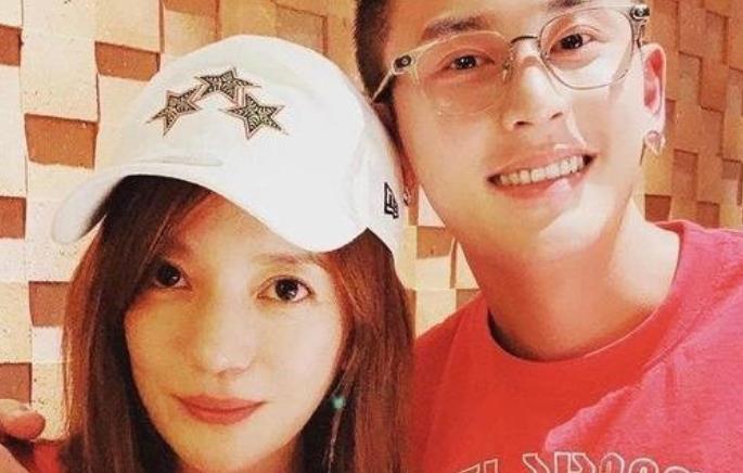 张哲瀚被正式封杀老板赵薇评论区沦陷又是一位被妈坑惨的演员