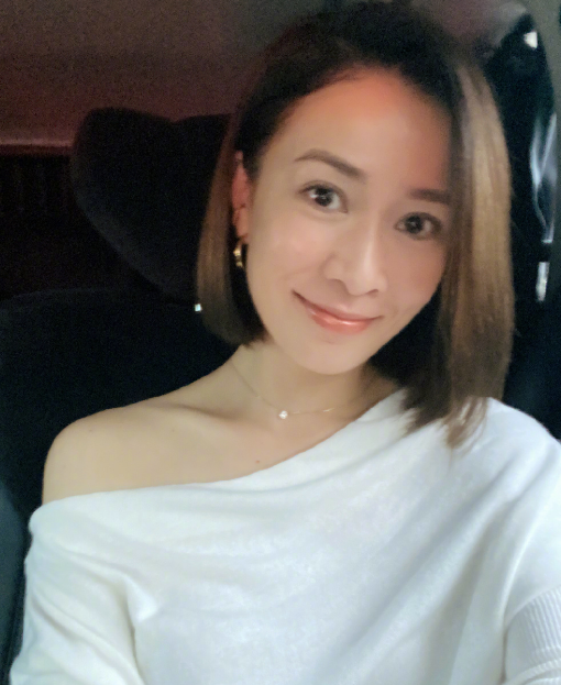 佘诗曼晒健身照自曝当前体重怼脸素颜超耐打46岁仍拥有冻龄肌