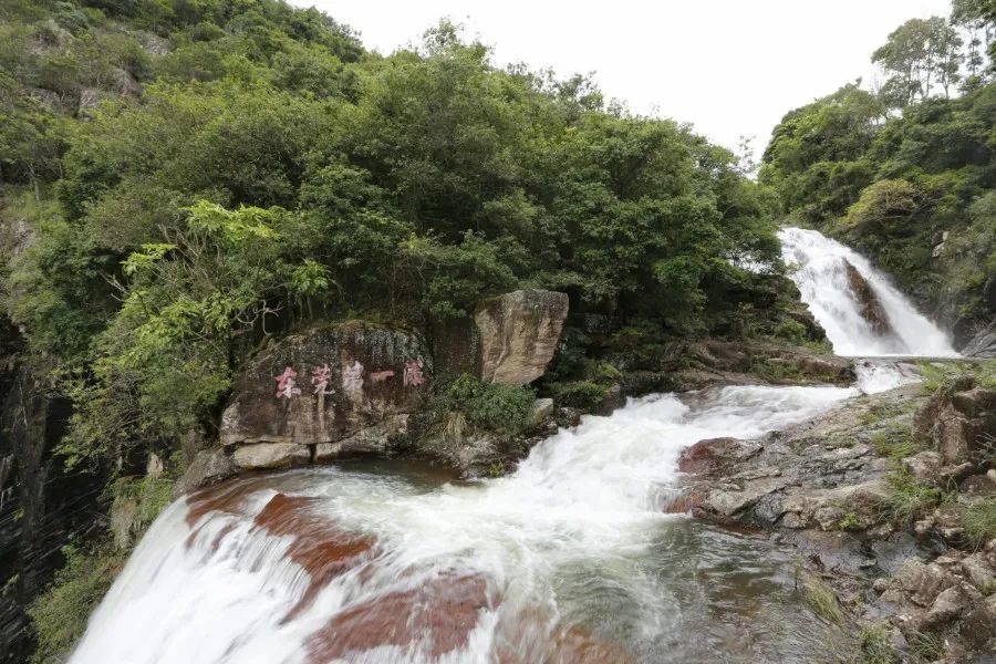 氣勢恢宏東莞第一瀑布再現銀瓶山