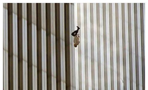 让人流泪的自杀照:她从86楼跳下,死亡瞬间被拍下,被称天使坠落