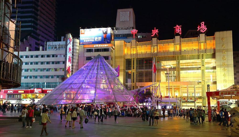 这座城市在我们国内也有着非常悠久的历史了,而南京的新街口步行街也