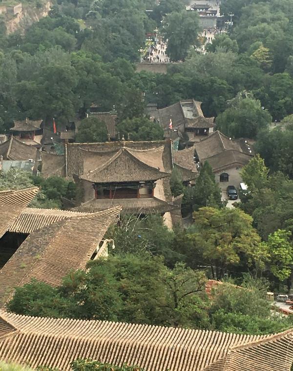 五泉山是兰州最高的山山上有五眼泉水神了