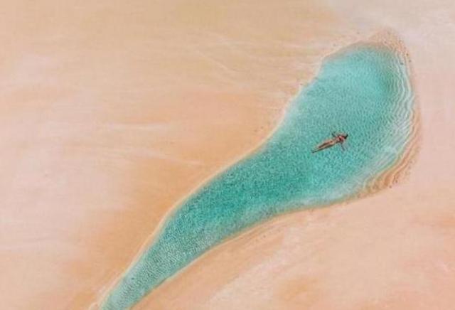 全球最迷你的海,两个人进去都感觉拥挤,是情侣露营的最佳选择地