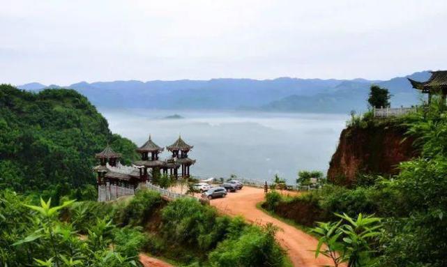 四川的竹海最先想到的是蜀南竹海但在樂山有個更原始的沐川竹海