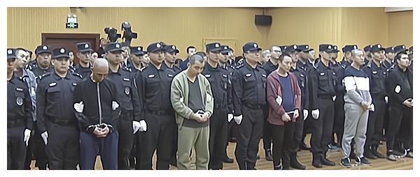 鲁林团伙伏法记:罪行恶劣,作案手法凶残,最终还是难逃法网_腾讯新闻