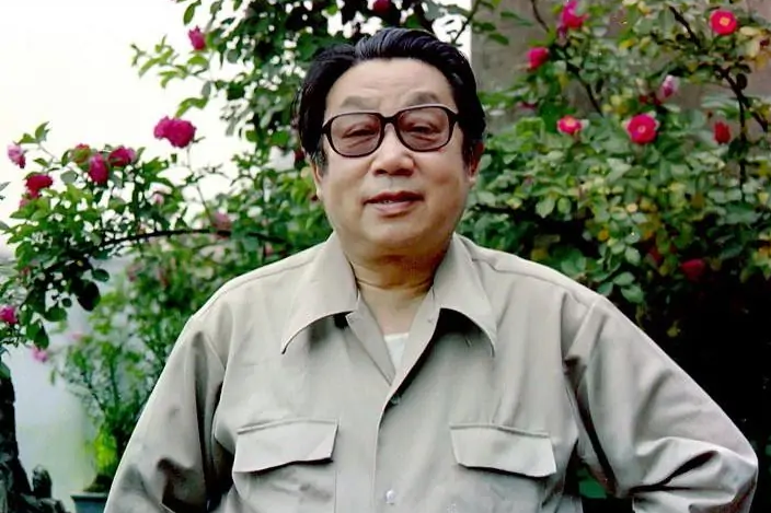 【峻青】我们安全撤退了,他却牺牲了;到死,我们不知道他叫什么_腾讯