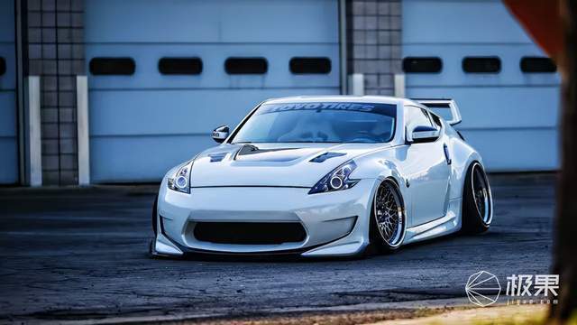 日产传奇轿跑终于换代!6缸发动机4秒破百,25万元起售_腾讯新闻