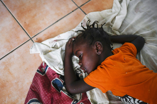 8月17日,海地地震灾区的受灾民众,熟睡的孩子. *图片来源:视觉中国