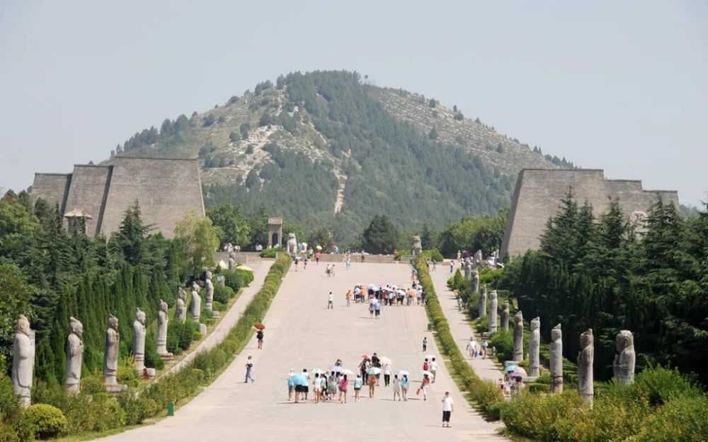 梁山丽乡蜂蝶共舞乾陵圣墓凤鸾同亭乾陵赋刘江