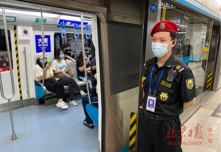 直击北京地铁上不规范戴口罩的人多吗来看客运量最大的这条线