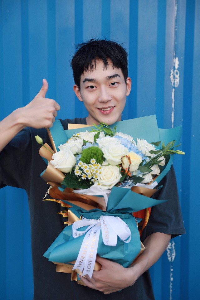 马思超《反转人生》杀青 灵魂互换上演"错位"爱情