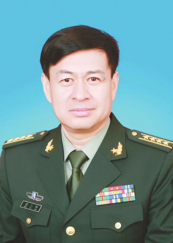 在职研究生,军事学硕士学位,中共党员,现任邢台市委常委,邢台军分区