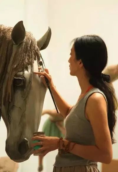 瞿广慈把天使翅膀留下,自己离开了_腾讯新闻