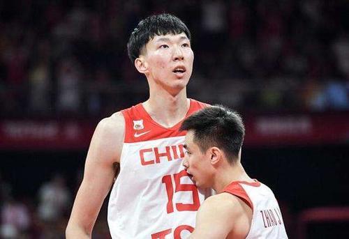 中国男篮 小心思！CBA杜锋不让易建联复出，只为蓄力中国男篮，不怕周琦？