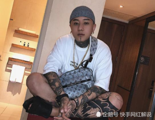 比如:快手的网红喜欢称呼粉丝为"家人",喜欢搞一些"这家军,那家军"的