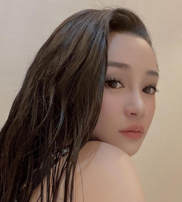 当年和赵丽颖搭档拍戏,她还是主演,如今赵丽颖已经成为一线演员,陈昱