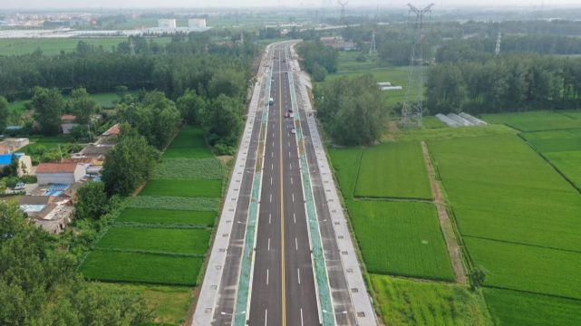 据了解,宿豫区杨舍路南延工程是合青高铁宿迁东站的重要运输道路,对