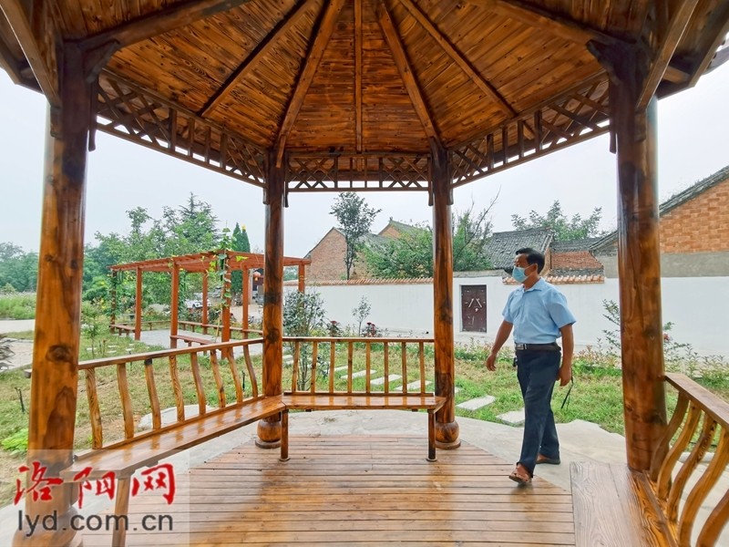 村裡新建成的小遊園